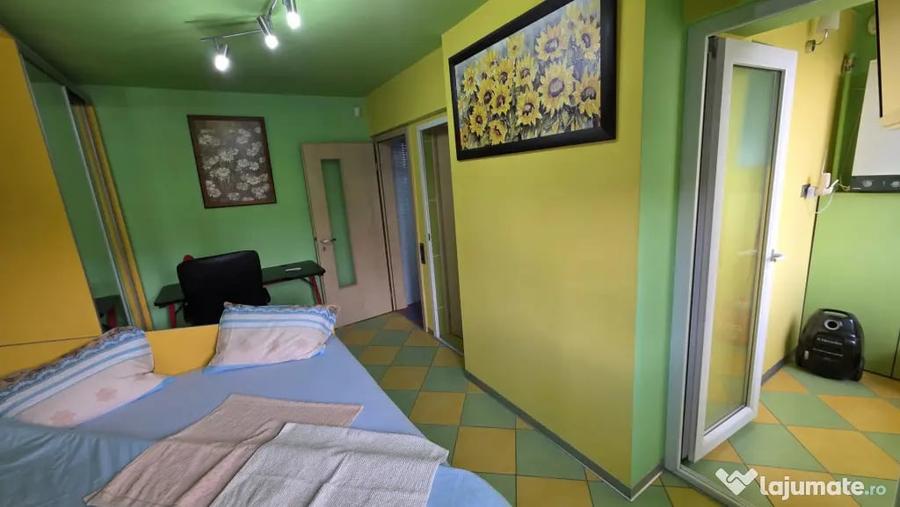 Apartament cu 4 camere decomandat în Complex Studențesc