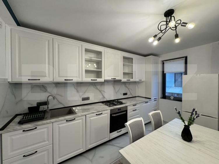 Apartament cu 3 camere semidecomandat, mobilat în Zorilor