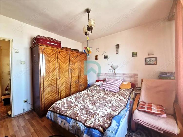 Apartament cu 3 camere decomandat în Astra