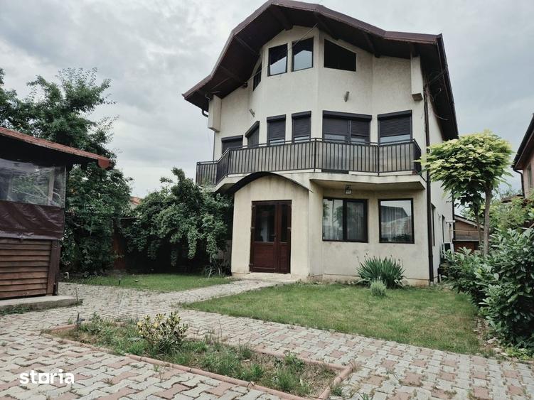 Casă cu 5 camere cu Teren 288 Mp în Central