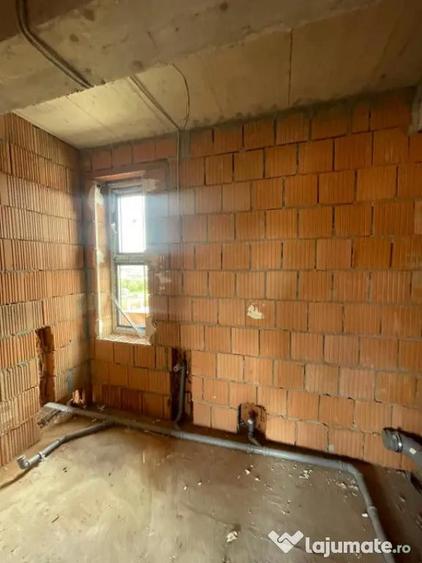 Apartament cu 2 camere semidecomandat în Independenței