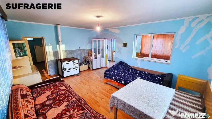 Casă cu 2 camere cu Teren 8945 Mp în Frâncenii Boiului