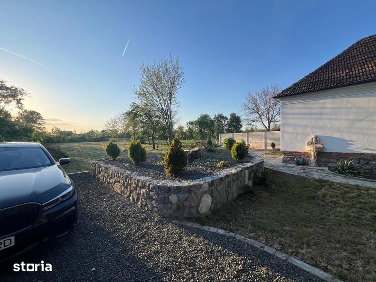 Casă cu 3 camere cu Teren 2000 Mp în Băcia