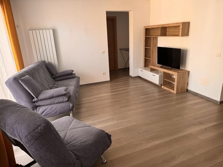 Apartament cu 2 camere semidecomandat în Tractorul