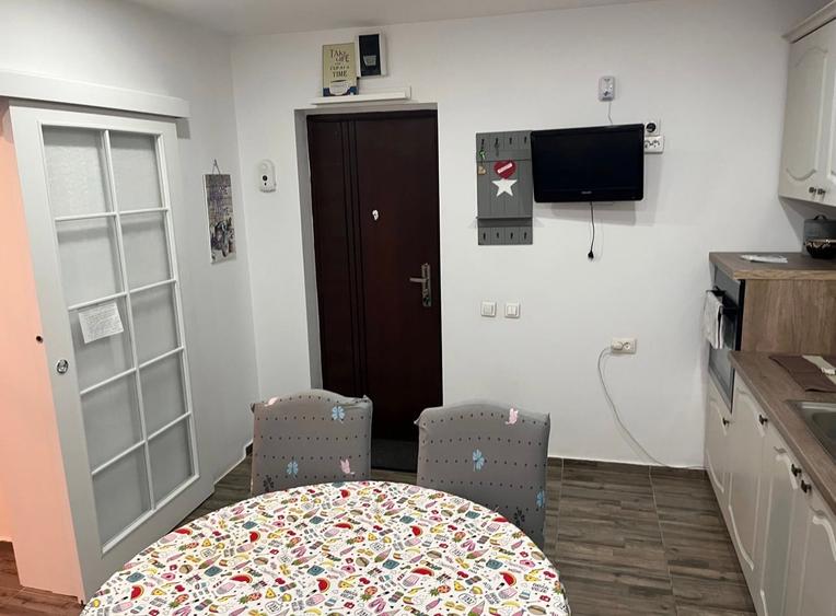 Apartament cu 3 camere decomandat în Drumul Taberei