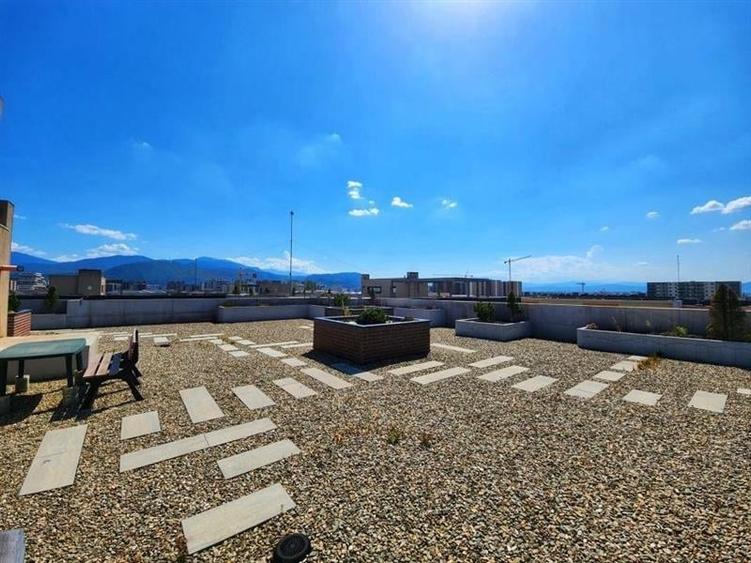 Apartament cu 3 camere decomandat în Tractorul