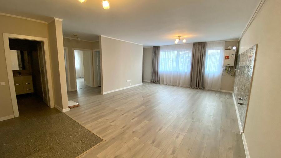 Apartament cu 3 camere semidecomandat în Florești