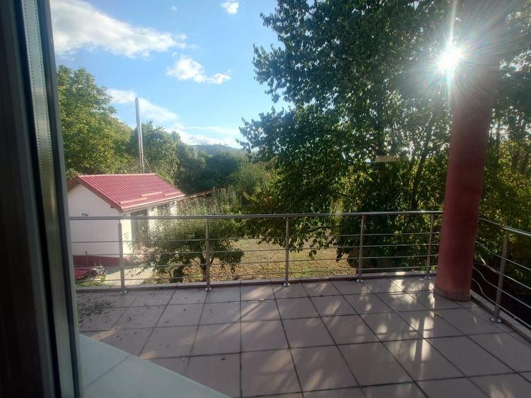 Casă cu 6 camere cu Teren 1000 Mp în Cristian