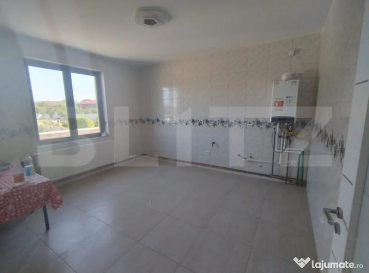 Casă cu 7 camere cu Teren 489 Mp în Central