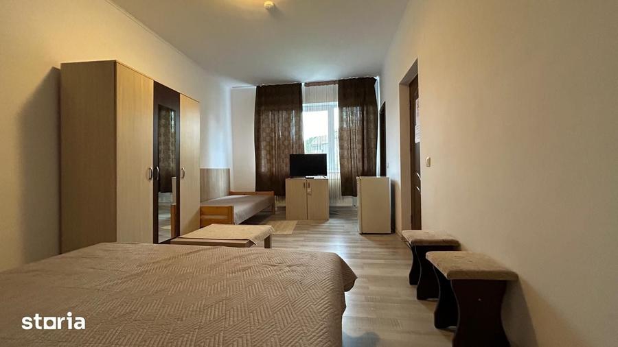 Casă cu 9 camere cu Teren 350 Mp în Sânmartin