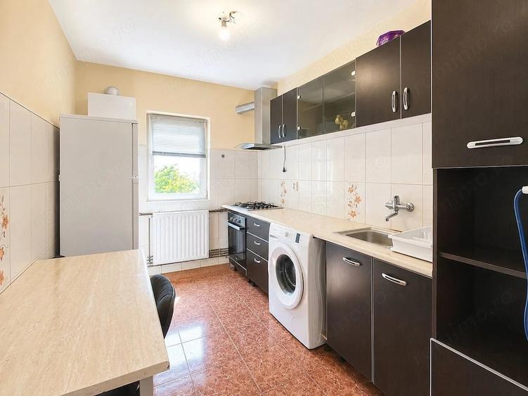 Apartament cu 3 camere decomandat în Lipovei