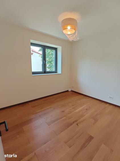 Casă cu 5 camere cu Teren 209 Mp în Tei