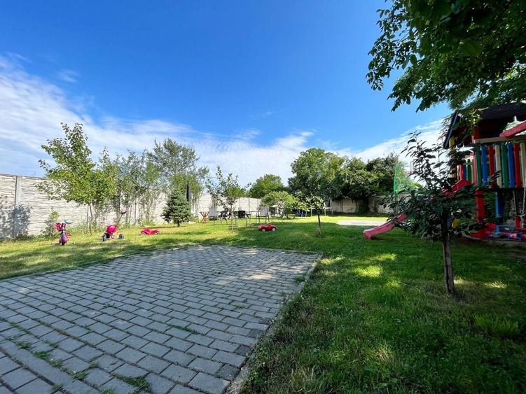 Apartament cu 3 camere semidecomandat, mobilat în Lipovei