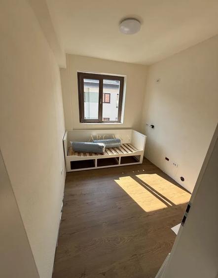 Apartament cu 3 camere semidecomandat, mobilat în Borhanci