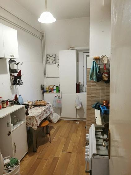 Apartament cu 3 camere decomandat în Calea Victoriei