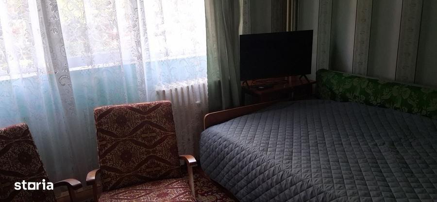 Apartament cu 3 camere semidecomandat în Est
