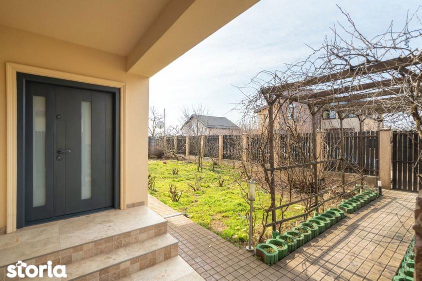 Casă cu 7 camere cu Garaj în Brănești