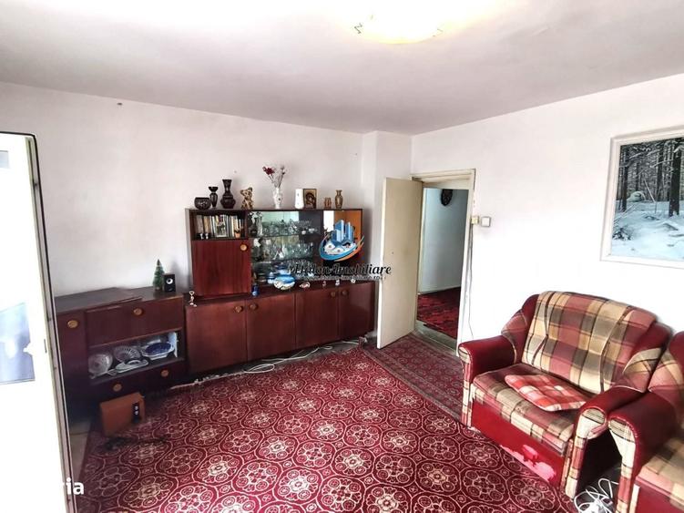 Apartament cu 3 camere decomandat în Sărata