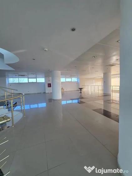 Spațiu comercial, de 3,500 mp, în Unirii