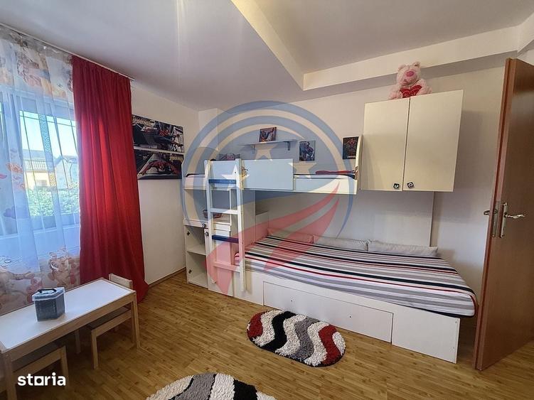 Apartament cu 3 camere în Craiovița Nouă