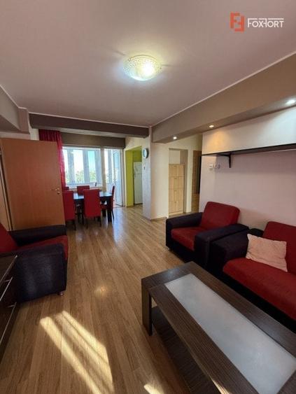 Apartament cu 4 camere semidecomandat, mobilat în Circumvalațiunii