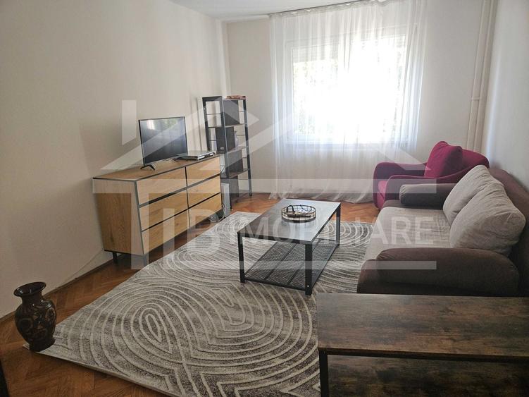 Apartament cu 3 camere decomandat în Cornișa