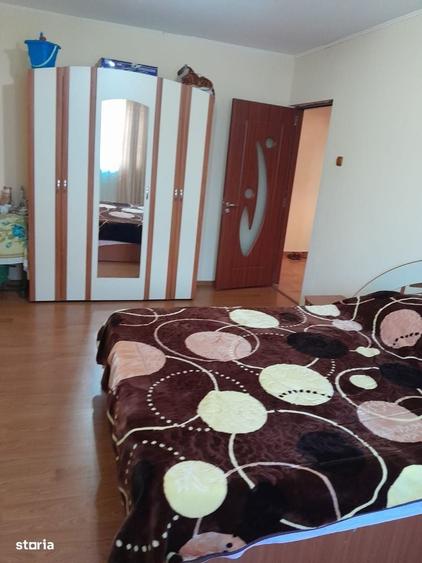 Apartament cu 3 camere decomandat în Exterior Vest