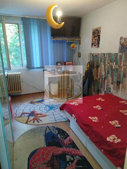 Apartament cu 3 camere decomandat, mobilat în Berceni