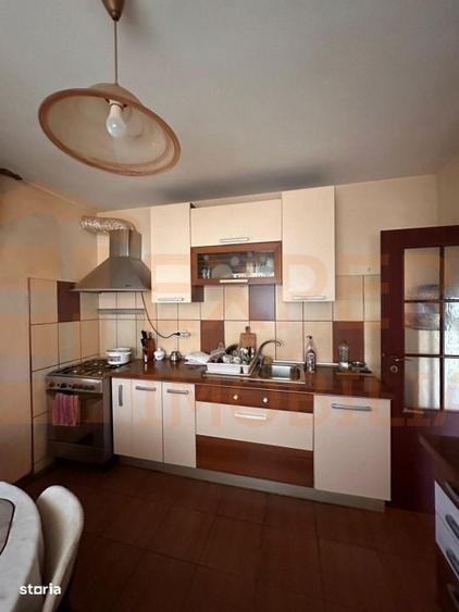 Casă cu 4 camere în Palazu Mare