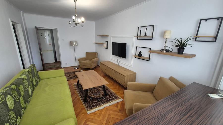 Apartament cu 2 camere decomandat în Teiul Doamnei