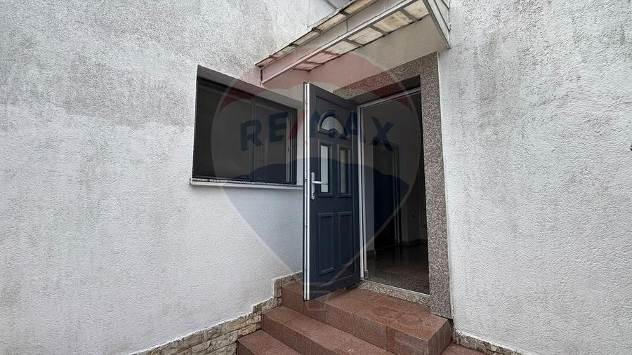 Spațiu comercial, de 38 mp, în Casa de Cultură