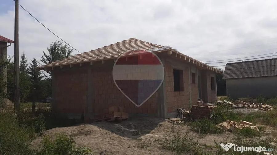 Casă cu 4 camere cu Teren 365 Mp în Hălchiu