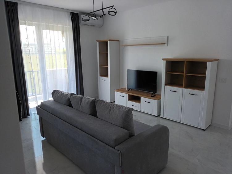 Apartament cu 3 camere semidecomandat în Central