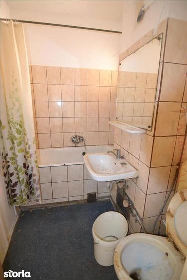 Apartament cu 3 camere decomandat în Astra