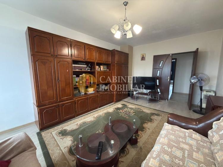 Apartament cu 4 camere decomandat, mobilat în Nicolina