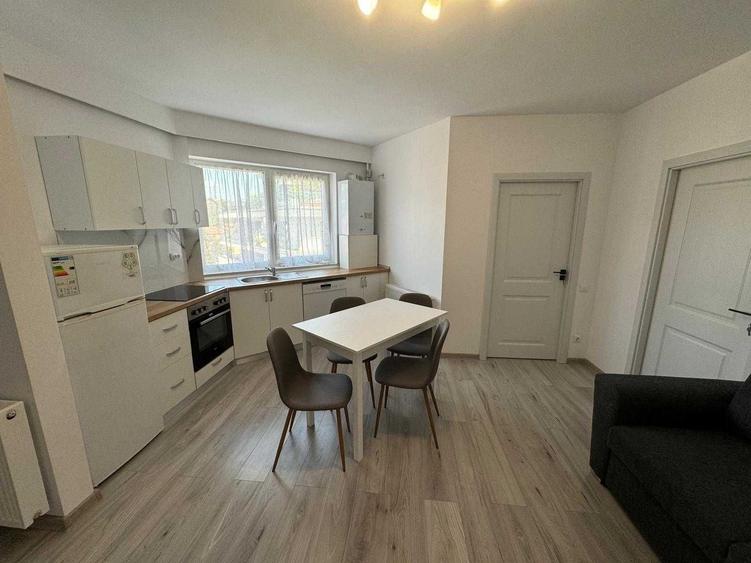 Apartament cu 3 camere decomandat, mobilat în Iris
