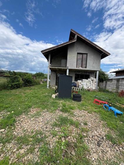 Casă cu 4 camere în Boldești