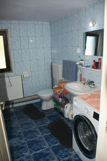 Casă cu 4 camere în Stoenești