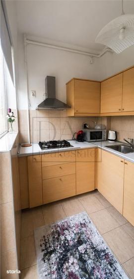 Apartament cu 3 camere, mobilat în Romană