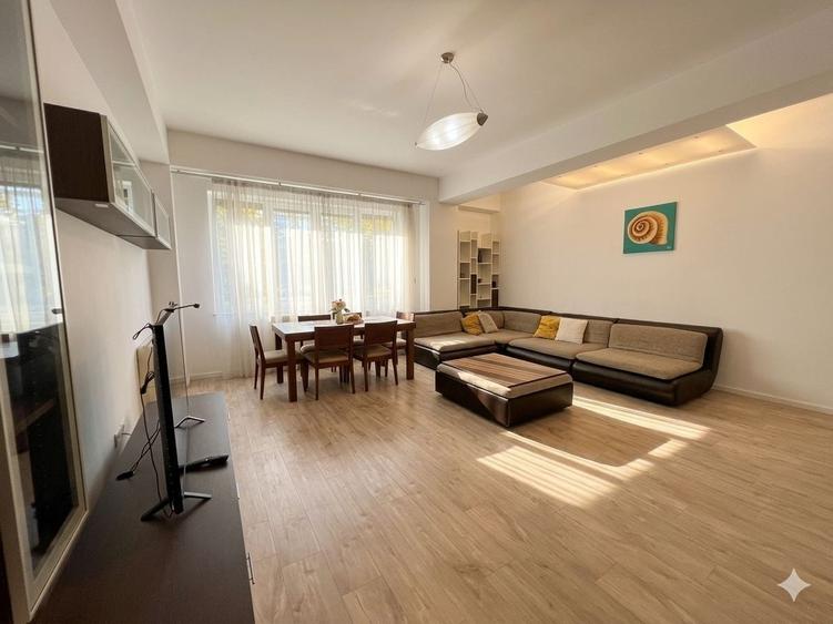 Apartament cu 3 camere decomandat, mobilat în Iancu Nicolae