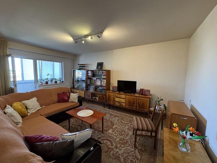 Apartament decomandat cu 3 camere in Florilor, strada Crinului - 1