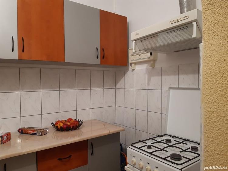 Garsonieră decomandată în Tractorul