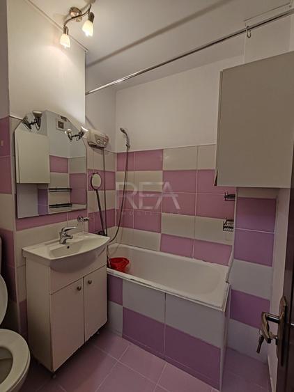 Garsonieră decomandată, mobilată în Gorjului