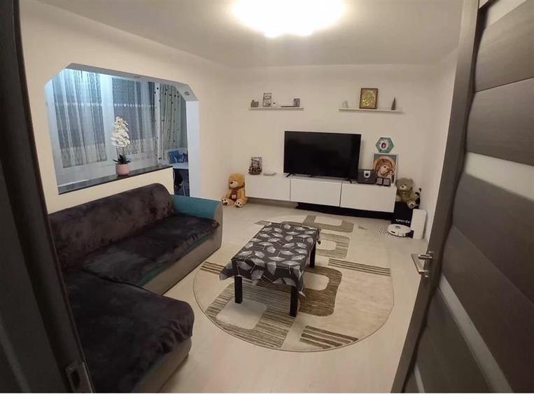 Apartament cu 4 camere decomandat, mobilat în Șagului