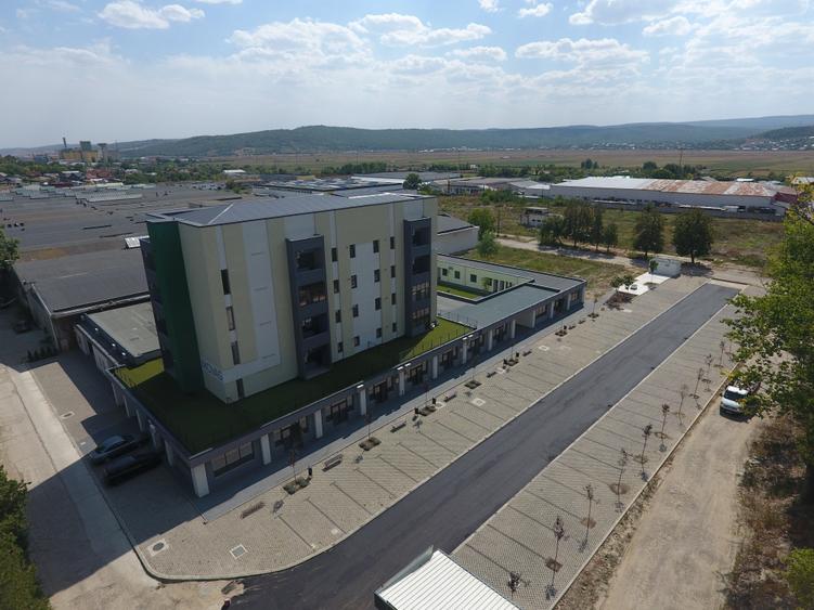 Spațiu comercial, de 82.400001525879 mp, în Central