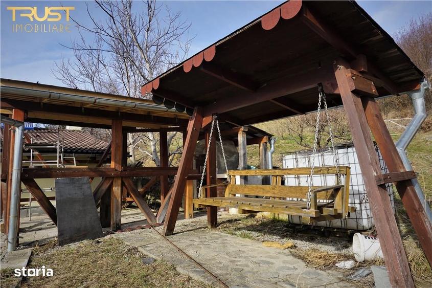 Casă cu 4 camere cu Teren 10423 Mp în Strâmba