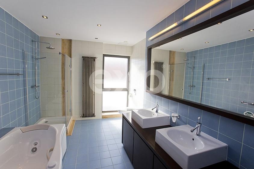 Apartament cu 4 camere decomandat, mobilat în Capitale