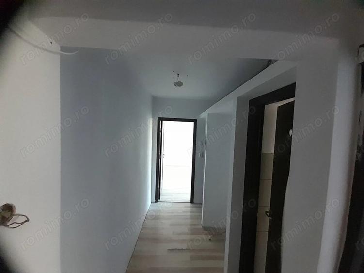 Apartament cu 3 camere semidecomandat în Mircea cel Bătrân