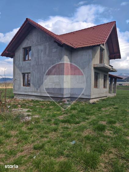 Casă cu 5 camere decomandat cu Teren 570 Mp în Central