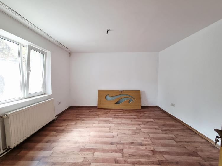 Casă individuală cu 5 camere cu Canalizare în Nord